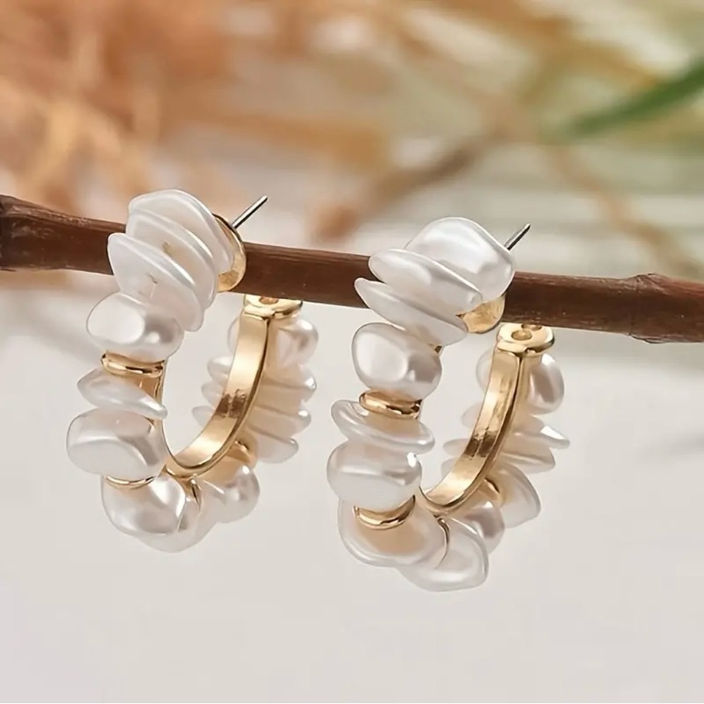 Baroque Pearl Gold Hoop Huggie Earrings New - Picture 4 of 6